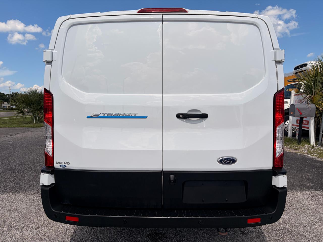 Ford Transit 350 Van Low Roof Sliding Pass. 130-in. WB 2022