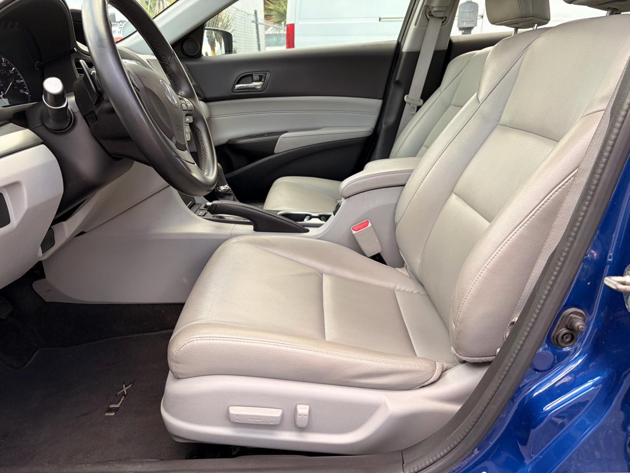 Acura ILX 8-Spd AT w/ AcuraWatch Plus Package 2017