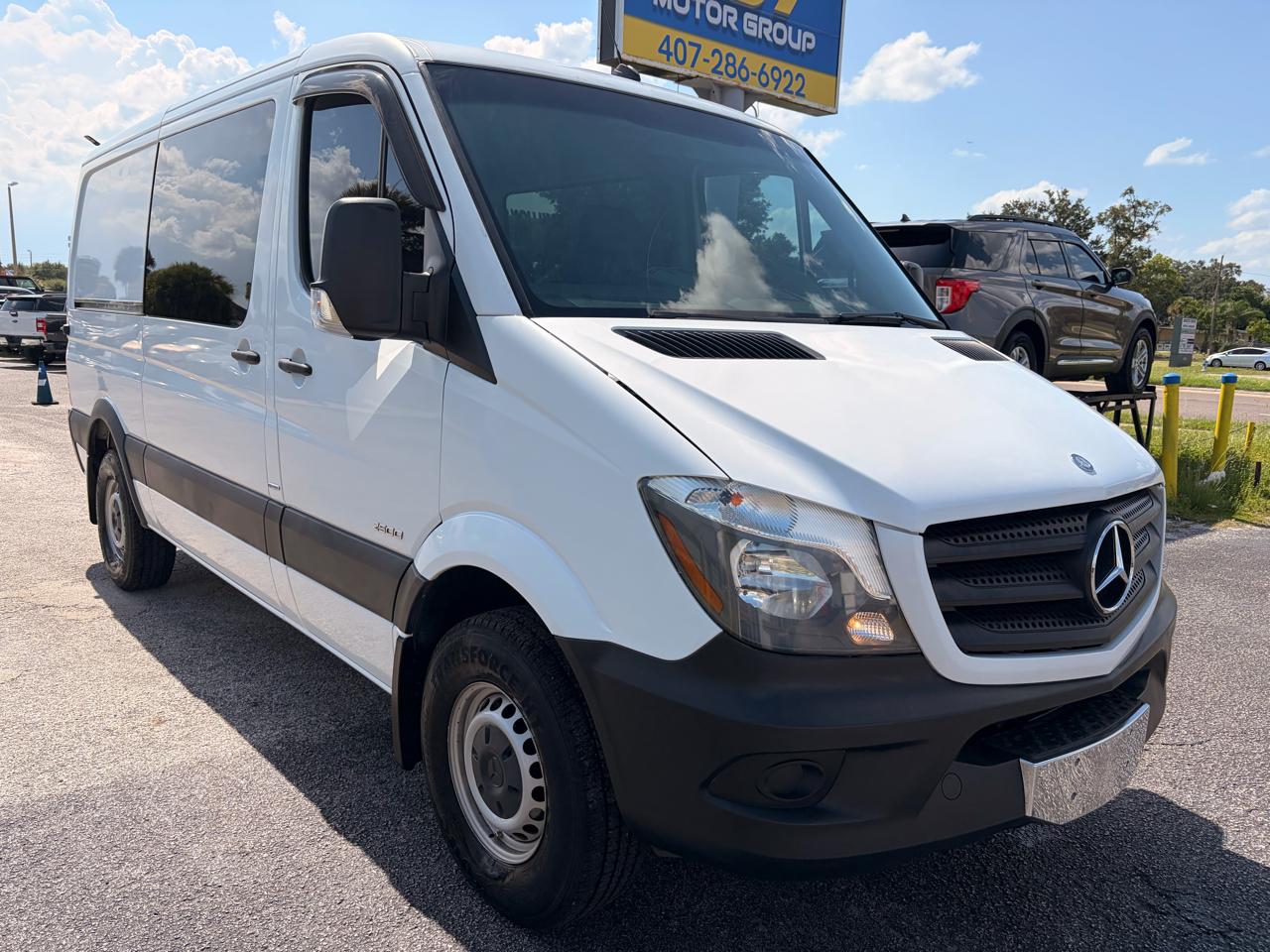 Mercedes-Benz Sprinter 2500 Passenger Van High Roof 144-in. WB 2015