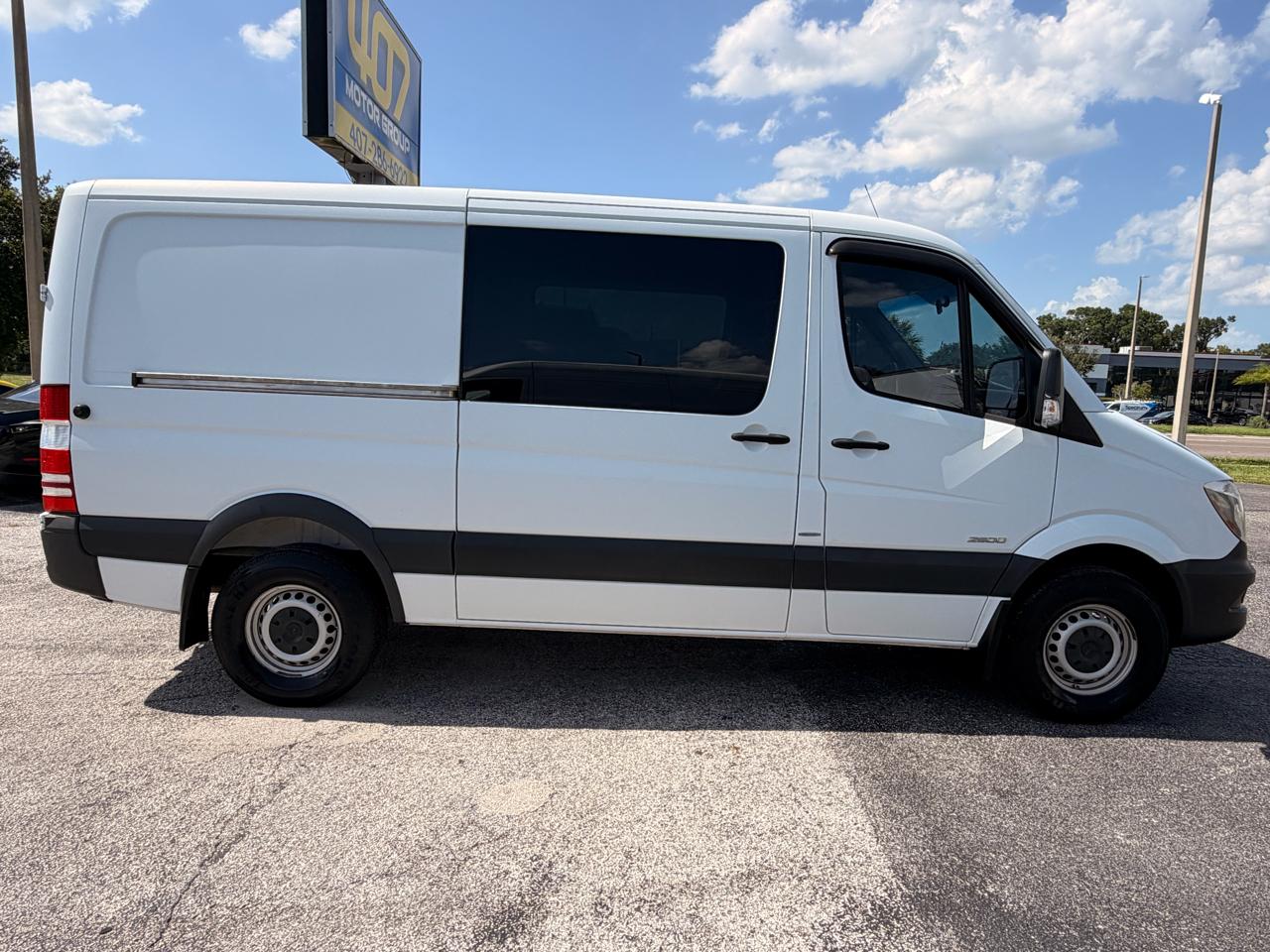 Mercedes-Benz Sprinter 2500 Passenger Van High Roof 144-in. WB 2015