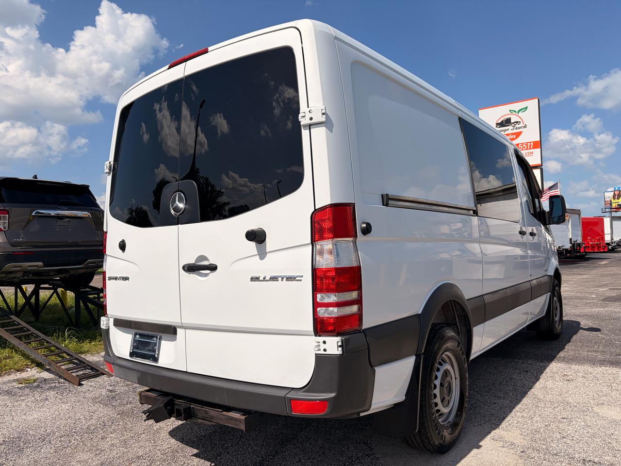 Mercedes-Benz Sprinter 2500 Passenger Van High Roof 144-in. WB 2015