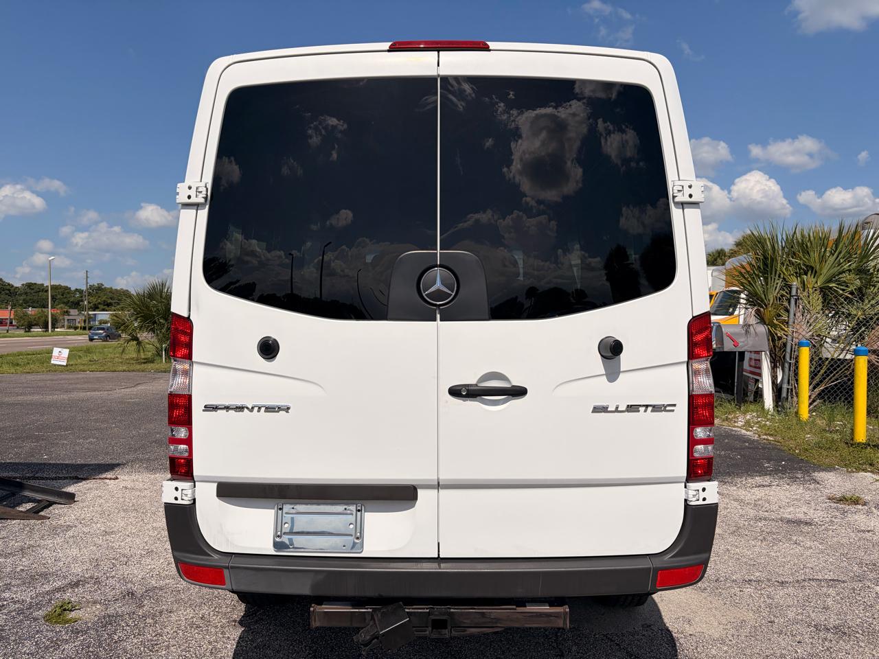 Mercedes-Benz Sprinter 2500 Passenger Van High Roof 144-in. WB 2015