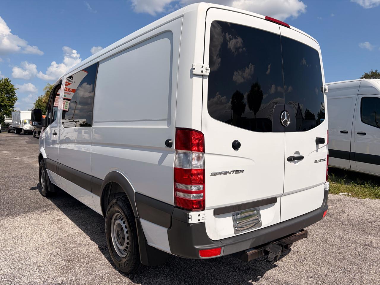 Mercedes-Benz Sprinter 2500 Passenger Van High Roof 144-in. WB 2015