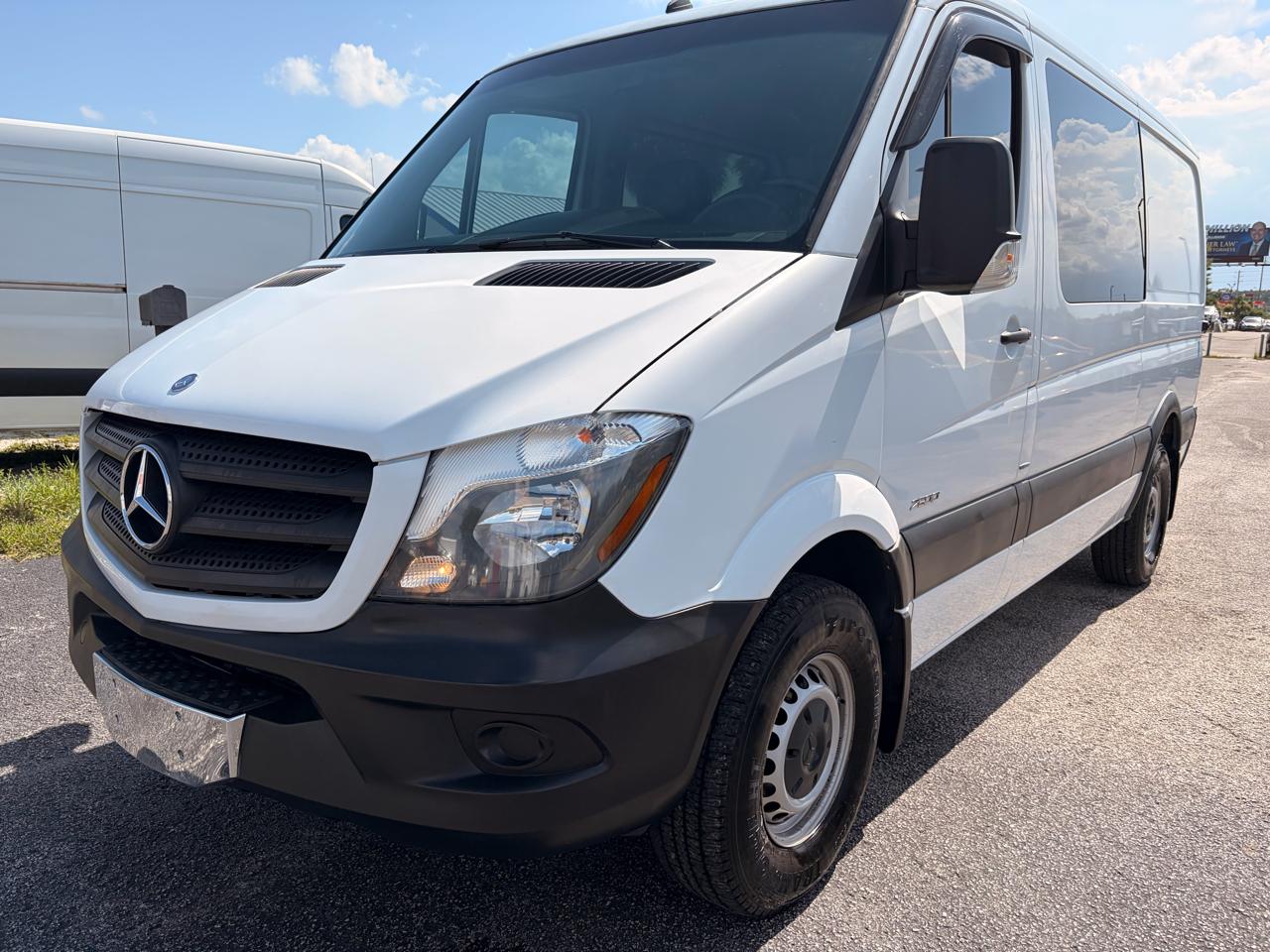 Mercedes-Benz Sprinter 2500 Passenger Van High Roof 144-in. WB 2015