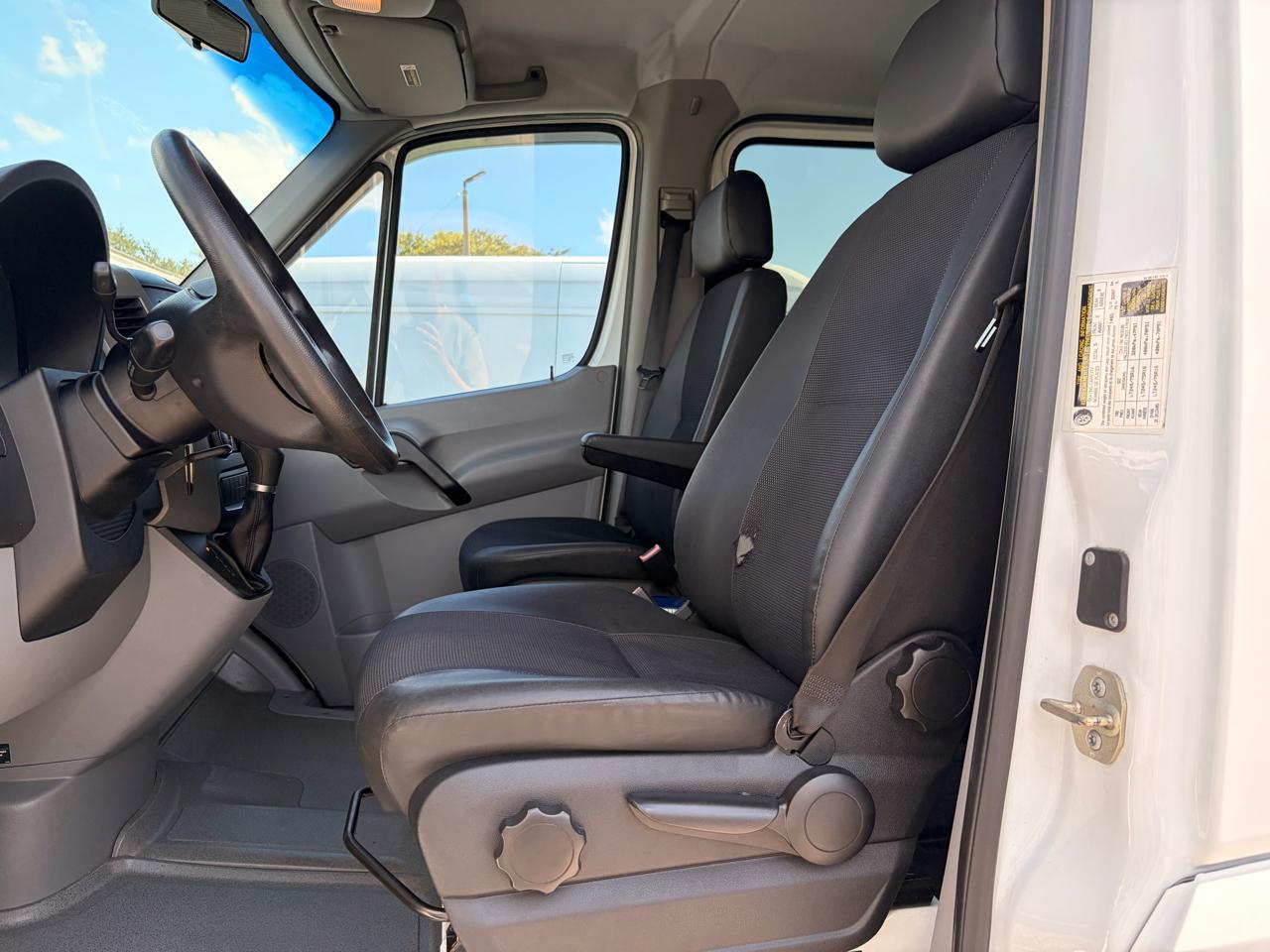 Mercedes-Benz Sprinter 2500 Passenger Van High Roof 144-in. WB 2015