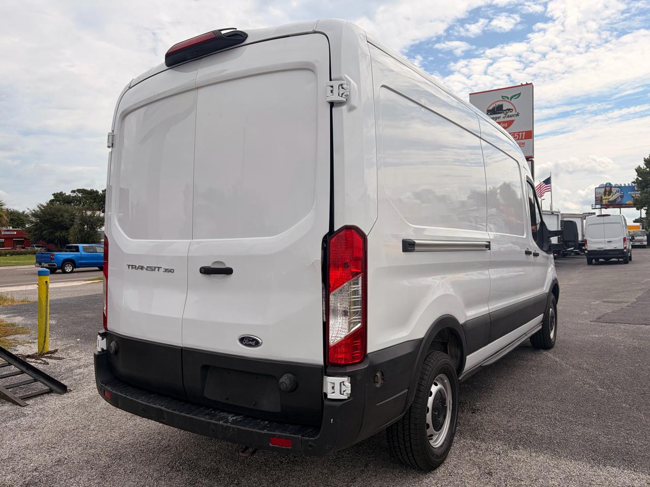 Ford Transit 350 Van Med. Roof w/Sliding Pass. 148-in. WB 2019