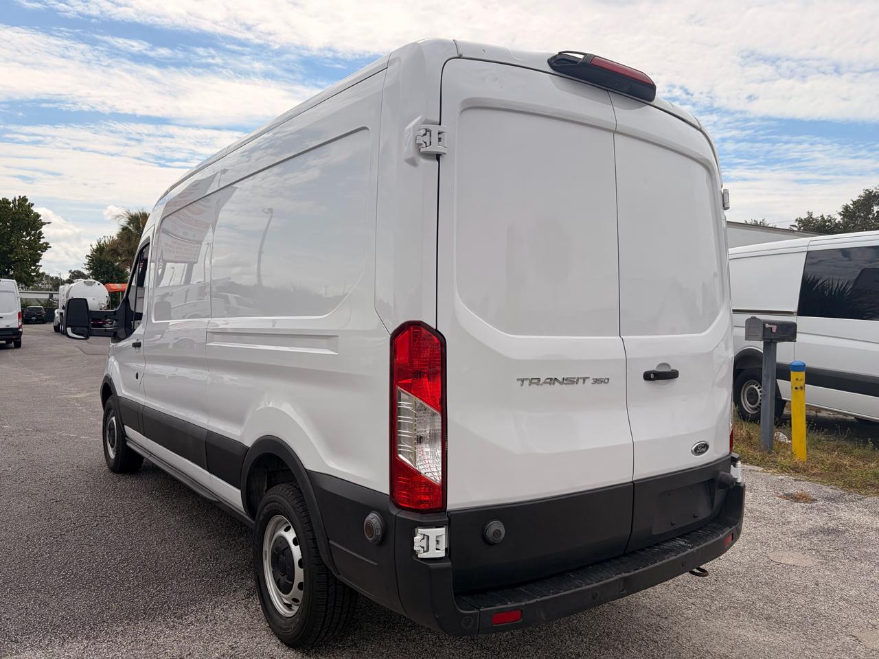 Ford Transit 350 Van Med. Roof w/Sliding Pass. 148-in. WB 2019