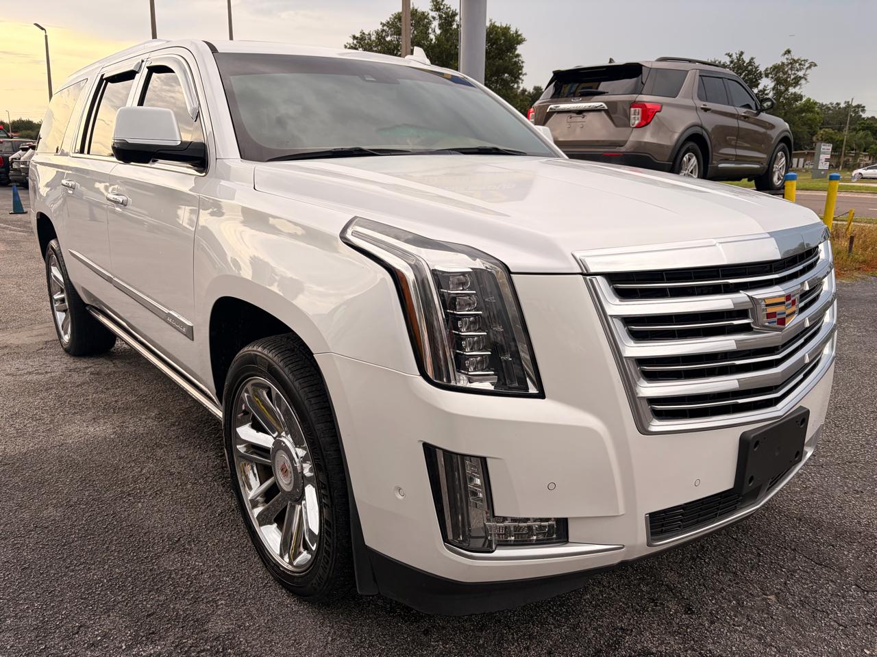 Cadillac Escalade ESV Platinum 4WD 2017