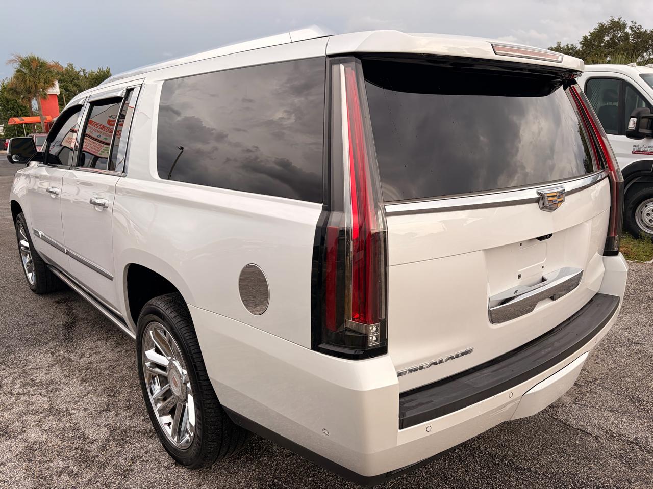 Cadillac Escalade ESV Platinum 4WD 2017