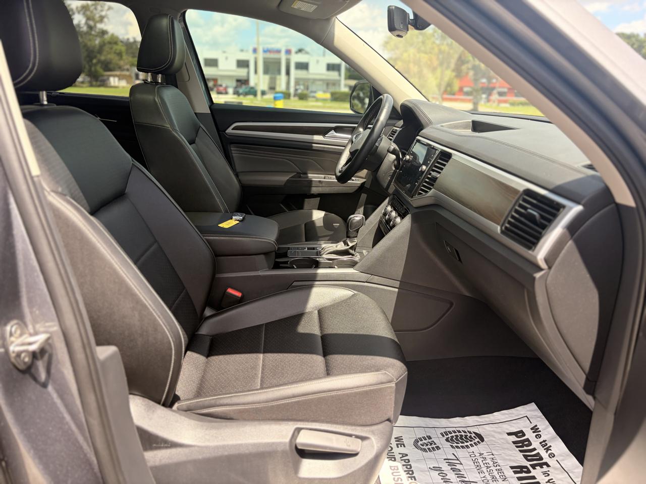 Volkswagen Atlas V6 SE w/Technology 2023