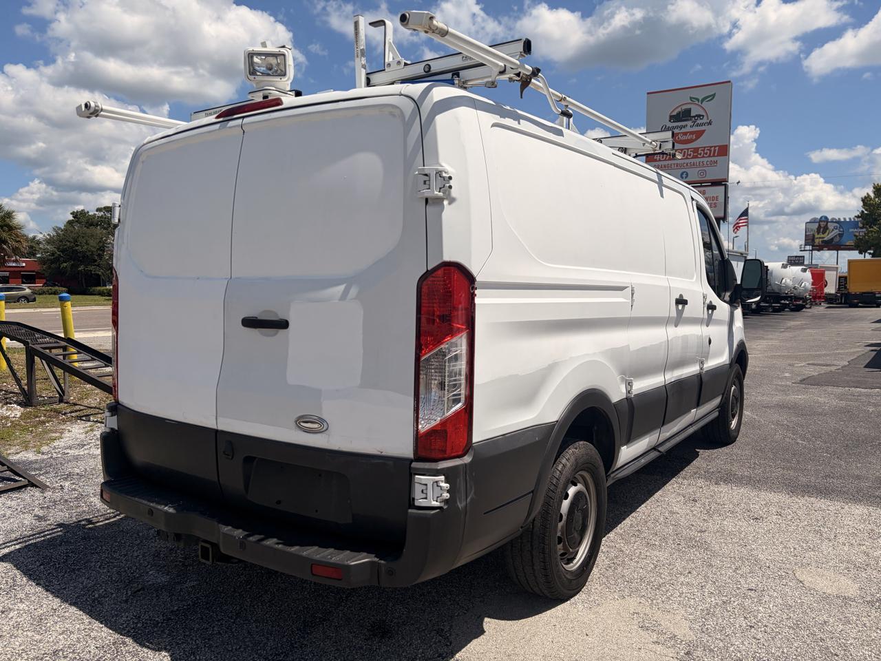Ford Transit 250 Van Low Roof 60/40 Pass.130-in. WB 2015