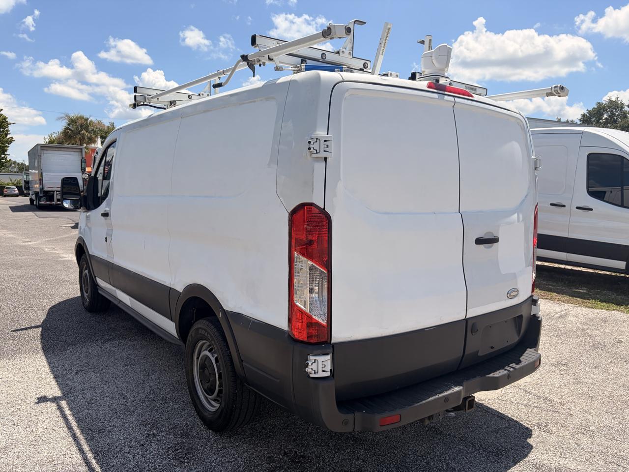 Ford Transit 250 Van Low Roof 60/40 Pass.130-in. WB 2015