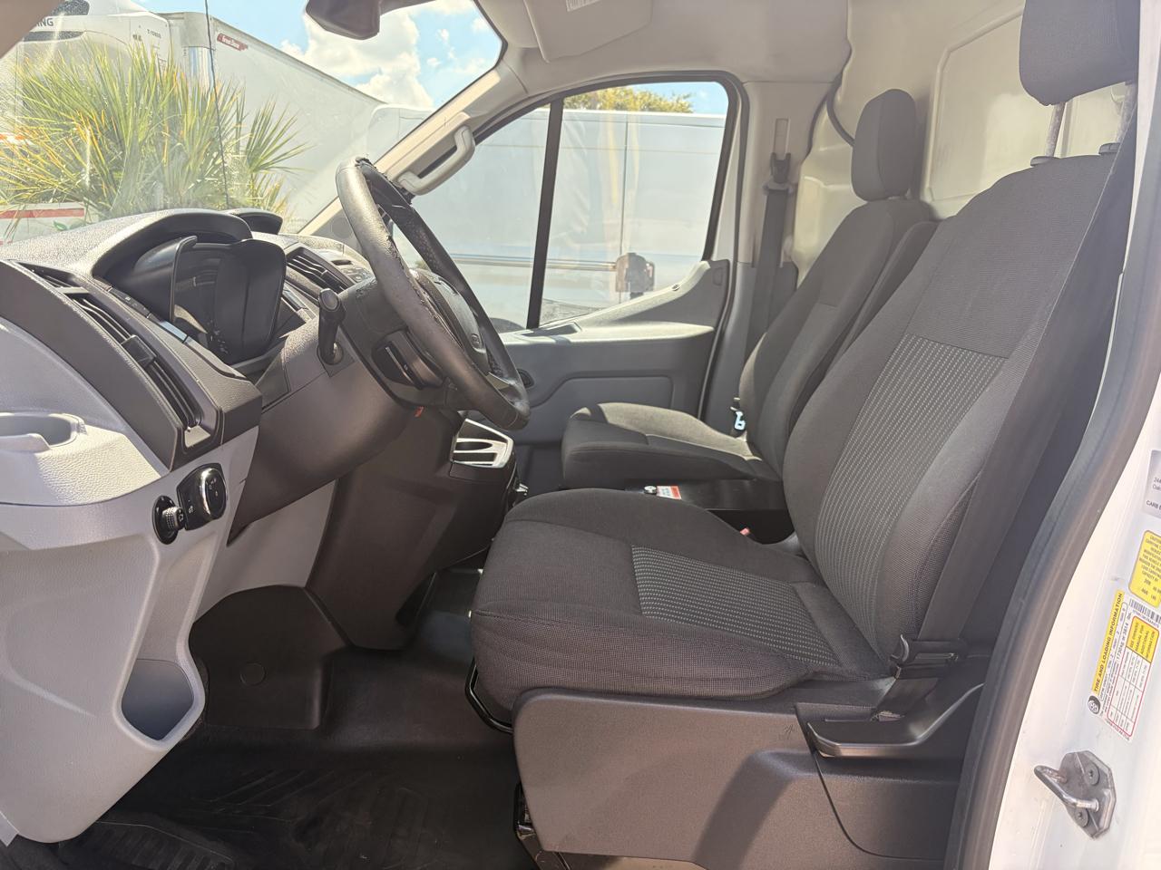 Ford Transit 250 Van Low Roof 60/40 Pass.130-in. WB 2015
