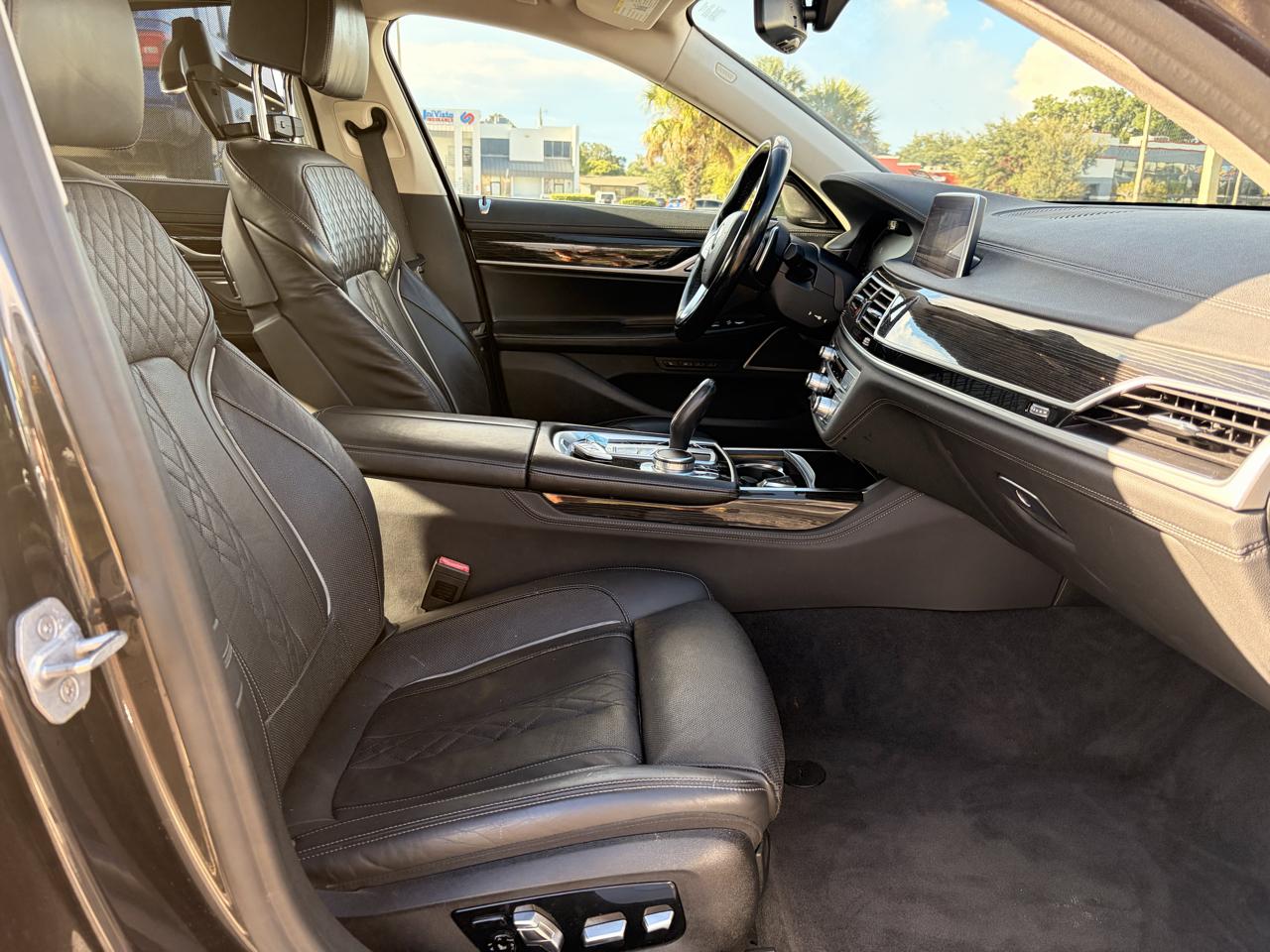 BMW 7-Series 740i 2020