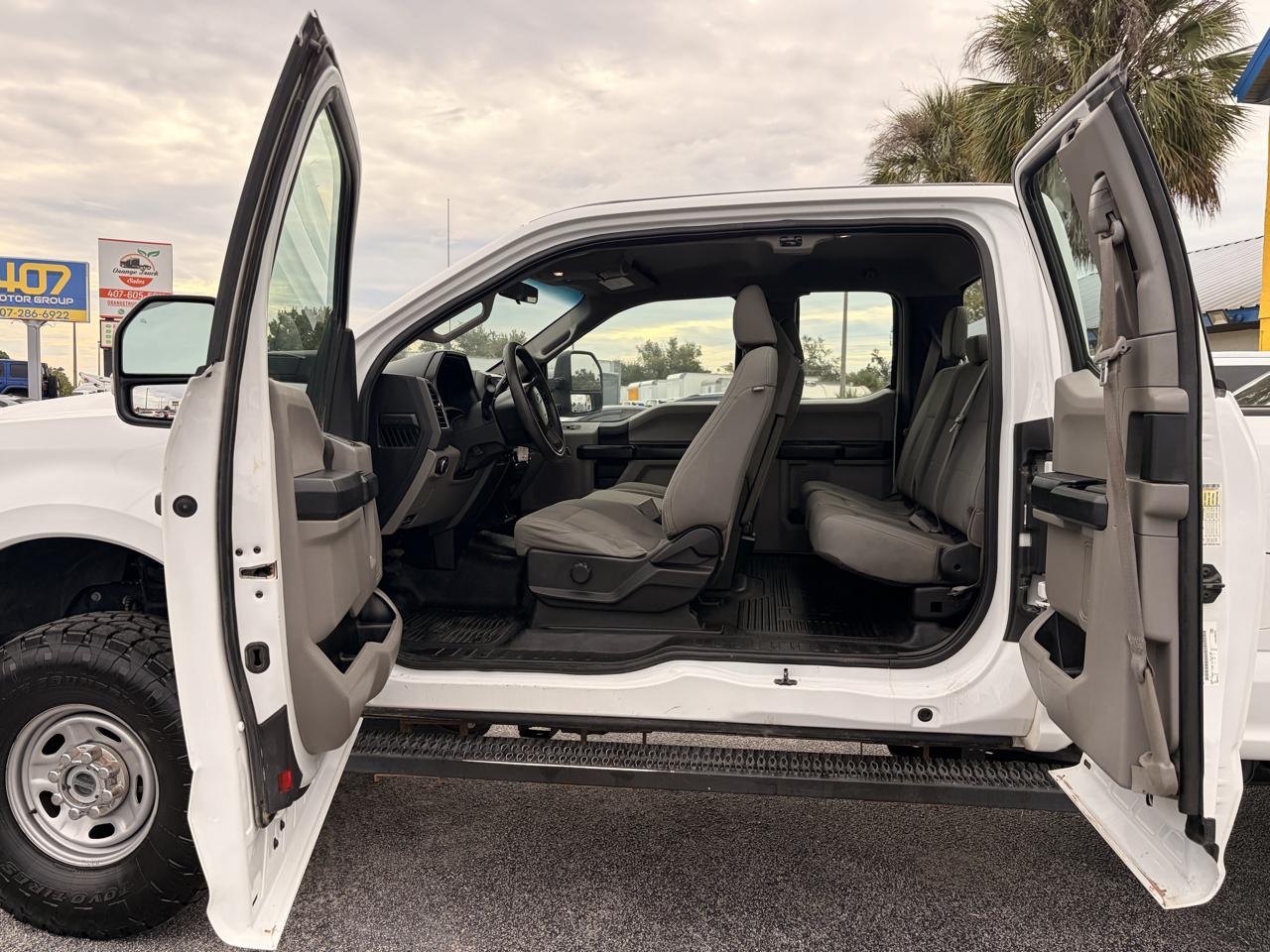 Ford F-250 SD XL SuperCab Long Bed 4WD 2018