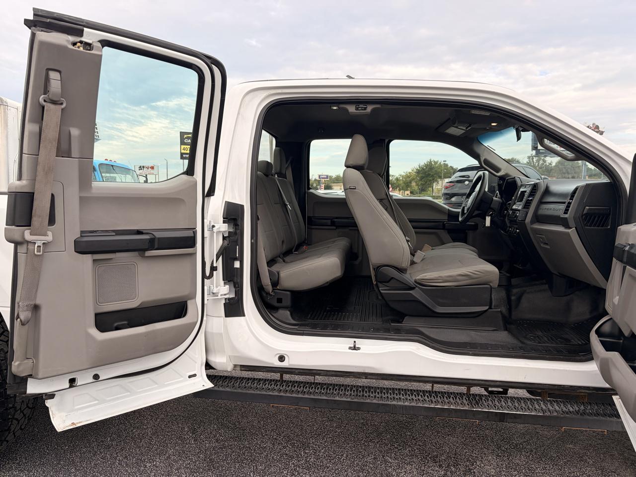 Ford F-250 SD XL SuperCab Long Bed 4WD 2018