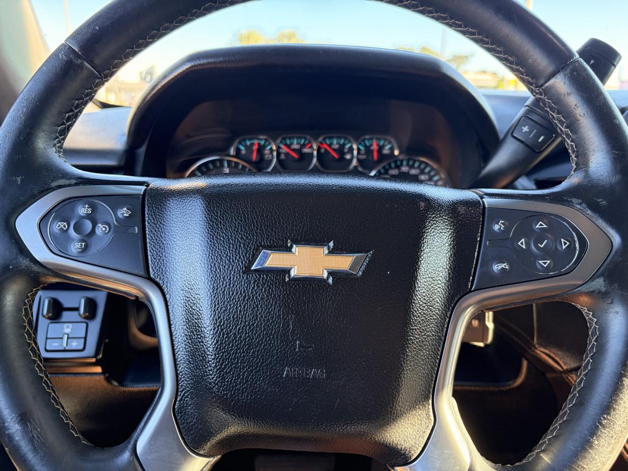 Chevrolet Suburban LT 1500 2WD 2015