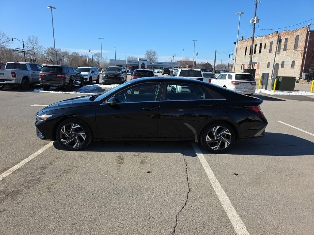 Hyundai Elantra  2024