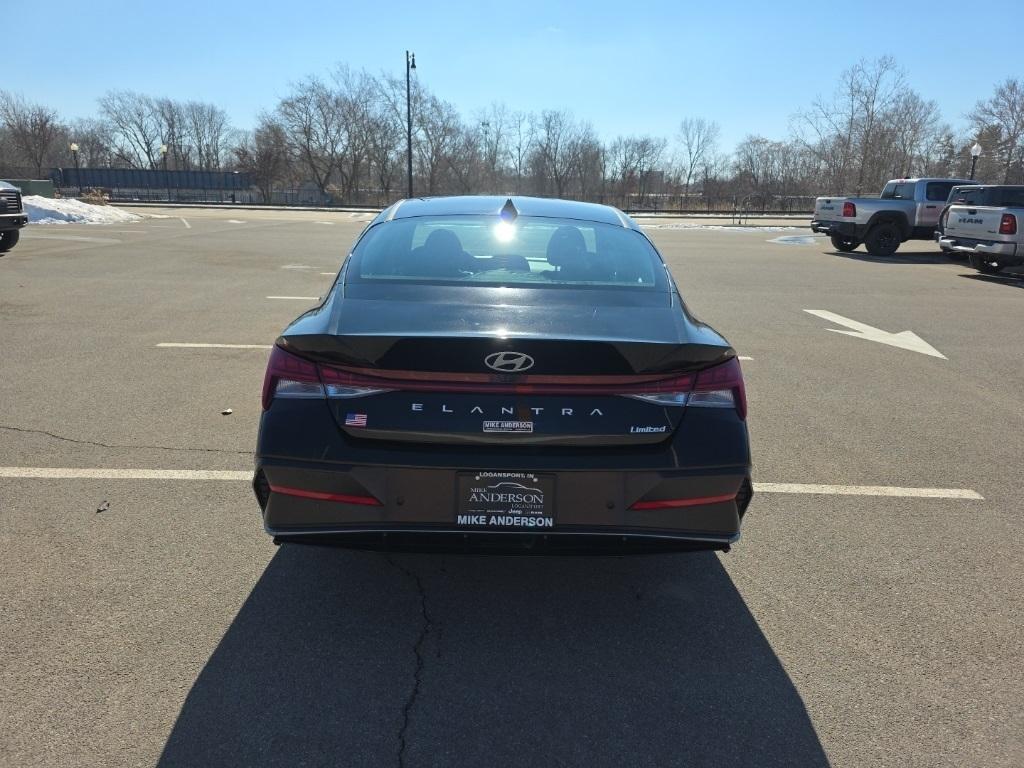 Hyundai Elantra  2024