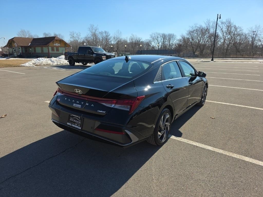 Hyundai Elantra  2024