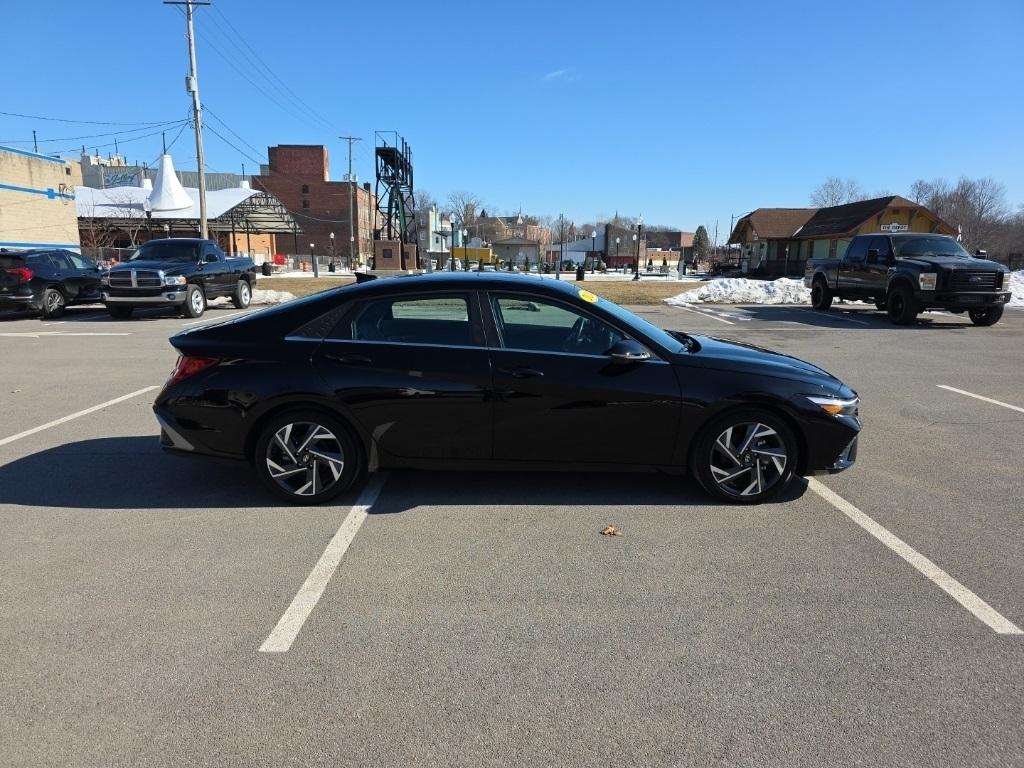 Hyundai Elantra  2024