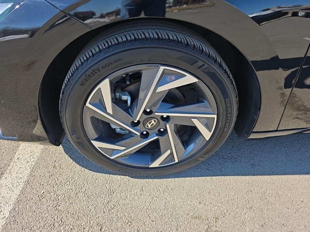 Hyundai Elantra  2024