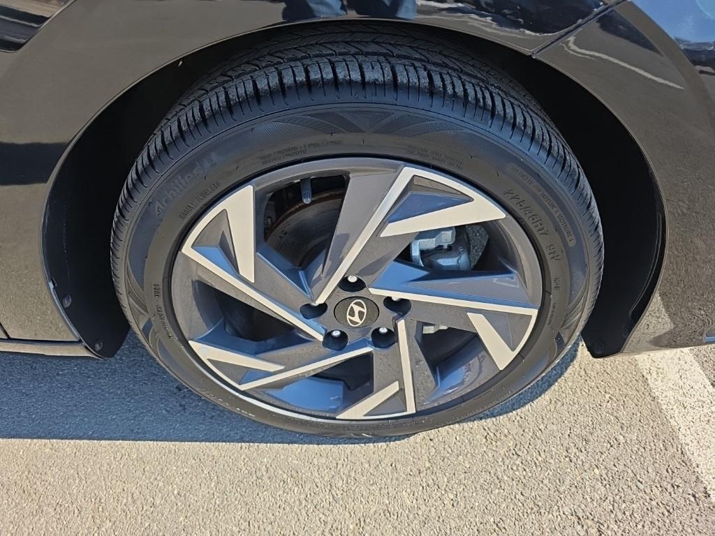 Hyundai Elantra  2024