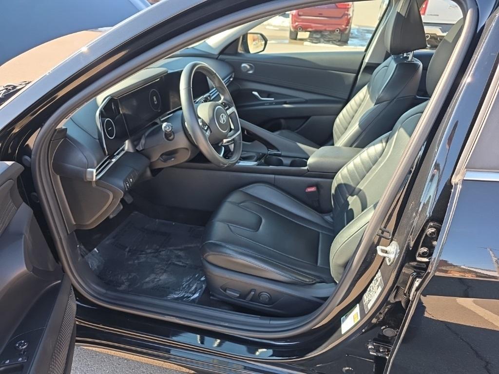 Hyundai Elantra  2024