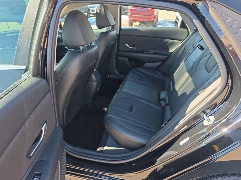 Hyundai Elantra  2024