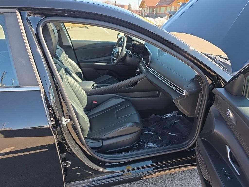 Hyundai Elantra  2024