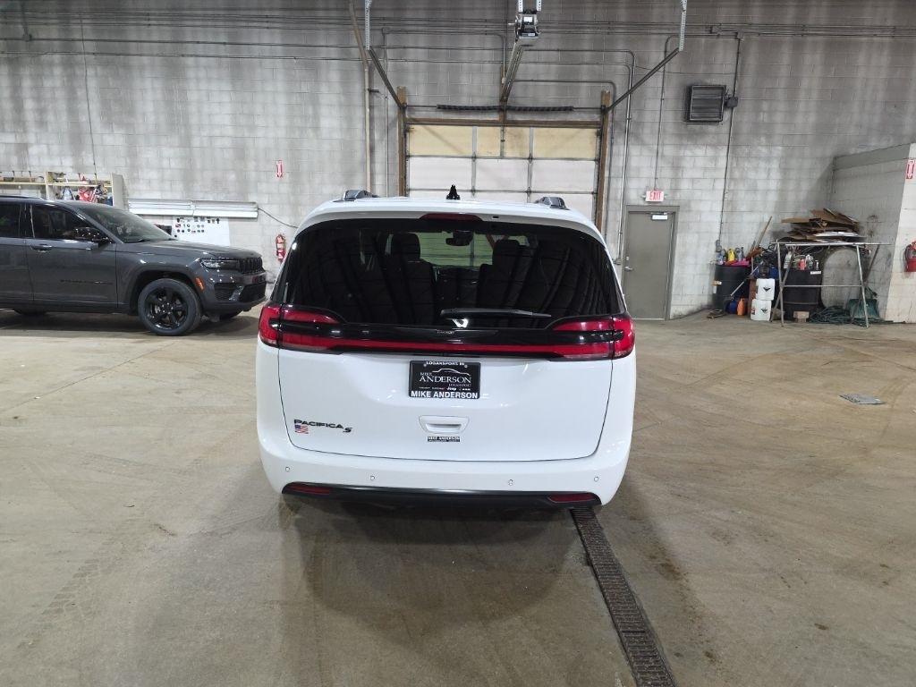 Chrysler Pacifica  2024