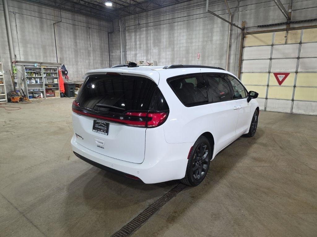 Chrysler Pacifica  2024