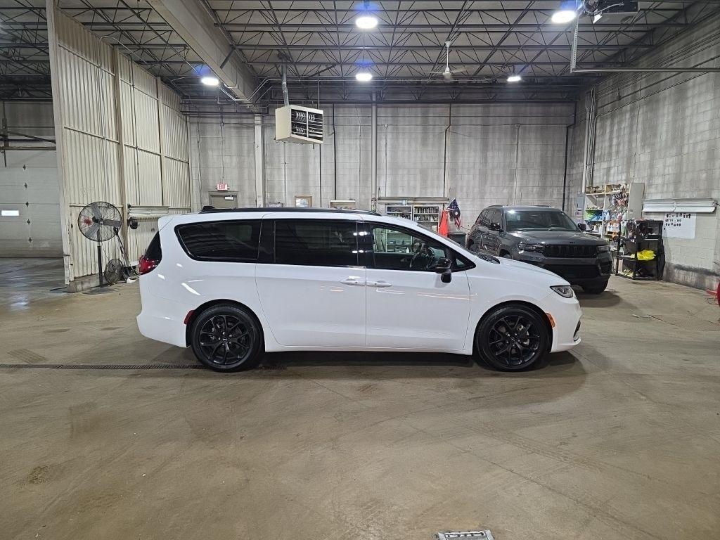 Chrysler Pacifica  2024