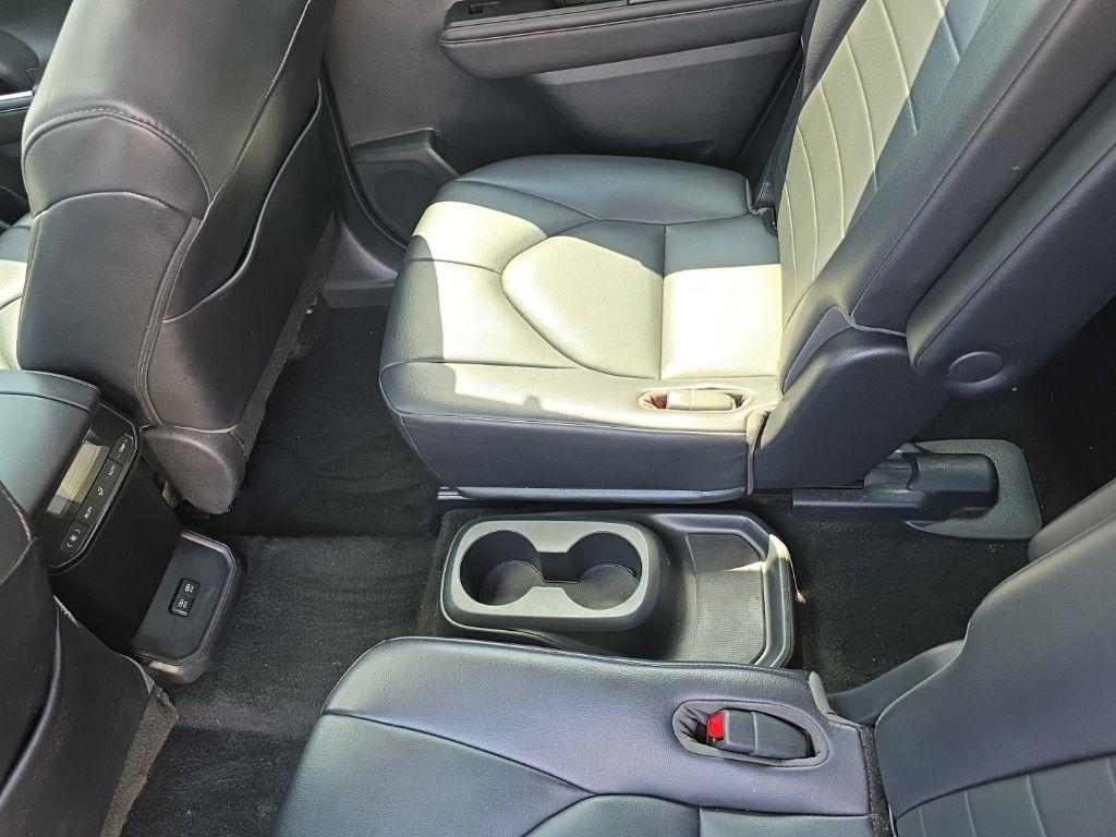 Toyota Highlander  2021