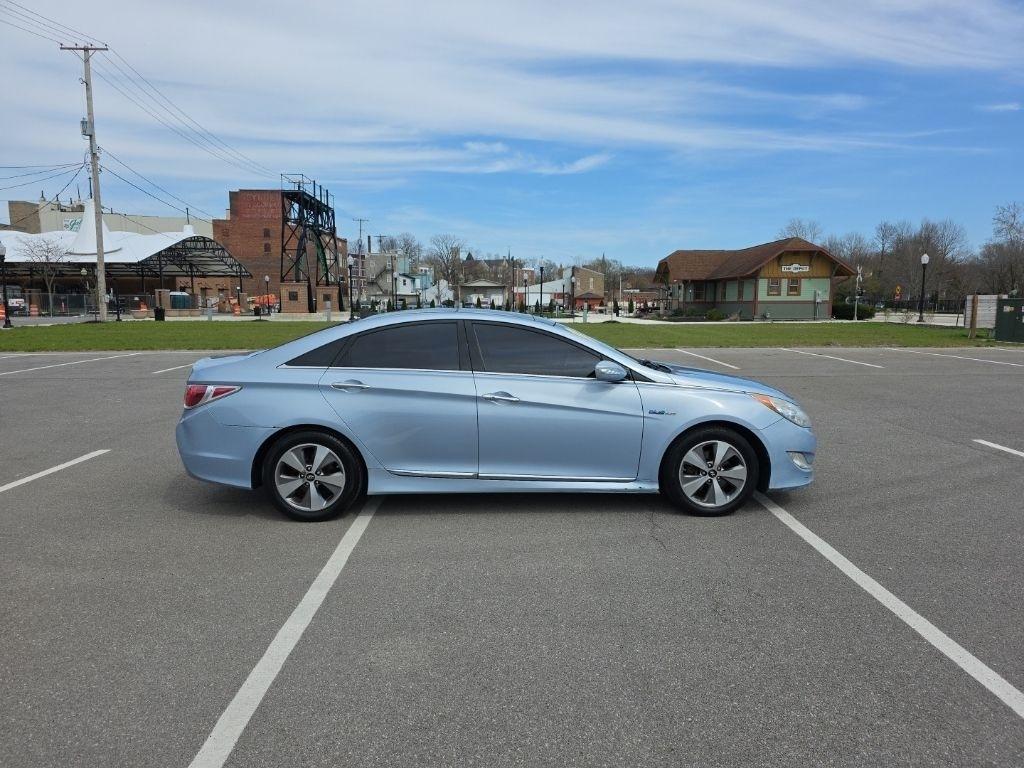 Hyundai Sonata Hybrid  2011