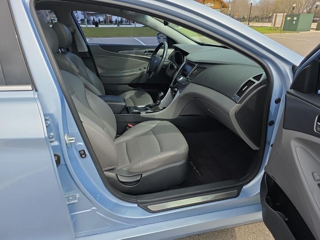 Hyundai Sonata Hybrid  2011