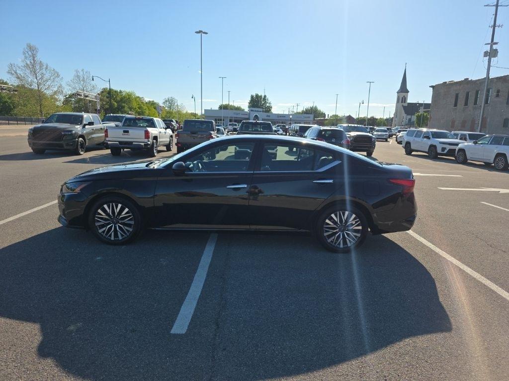 Nissan Altima  2024