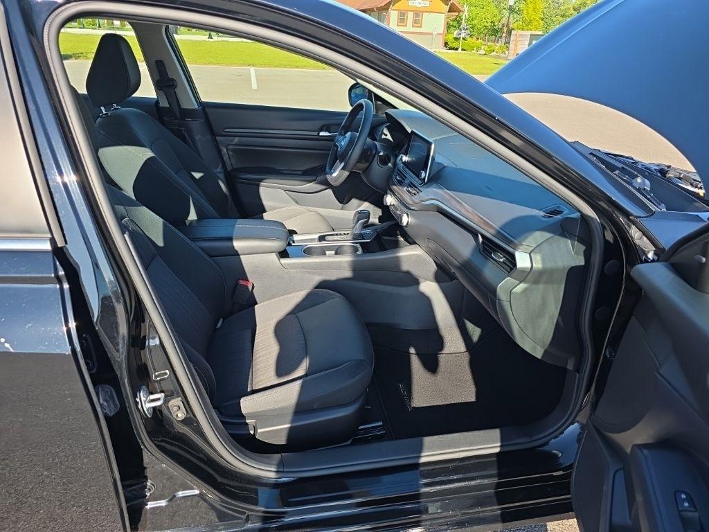 Nissan Altima  2024