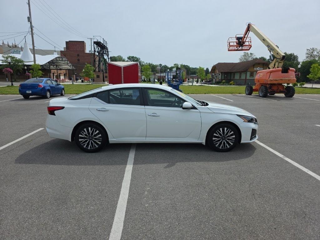 Nissan Altima  2023