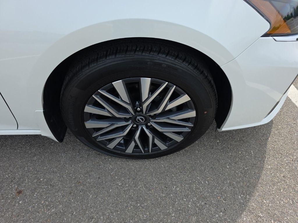 Nissan Altima  2023