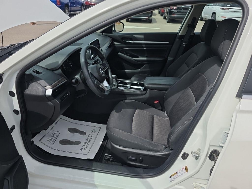 Nissan Altima  2023