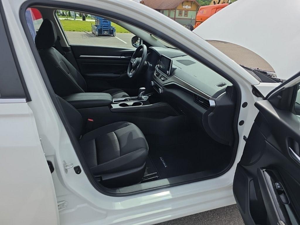 Nissan Altima  2023