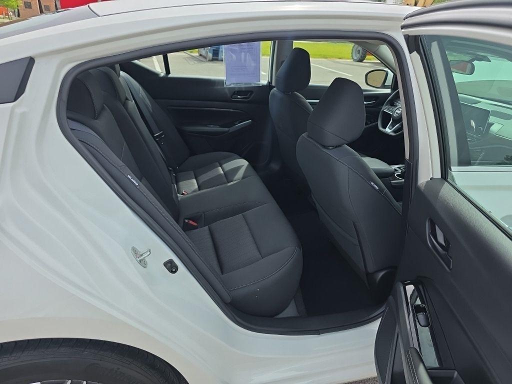Nissan Altima  2023