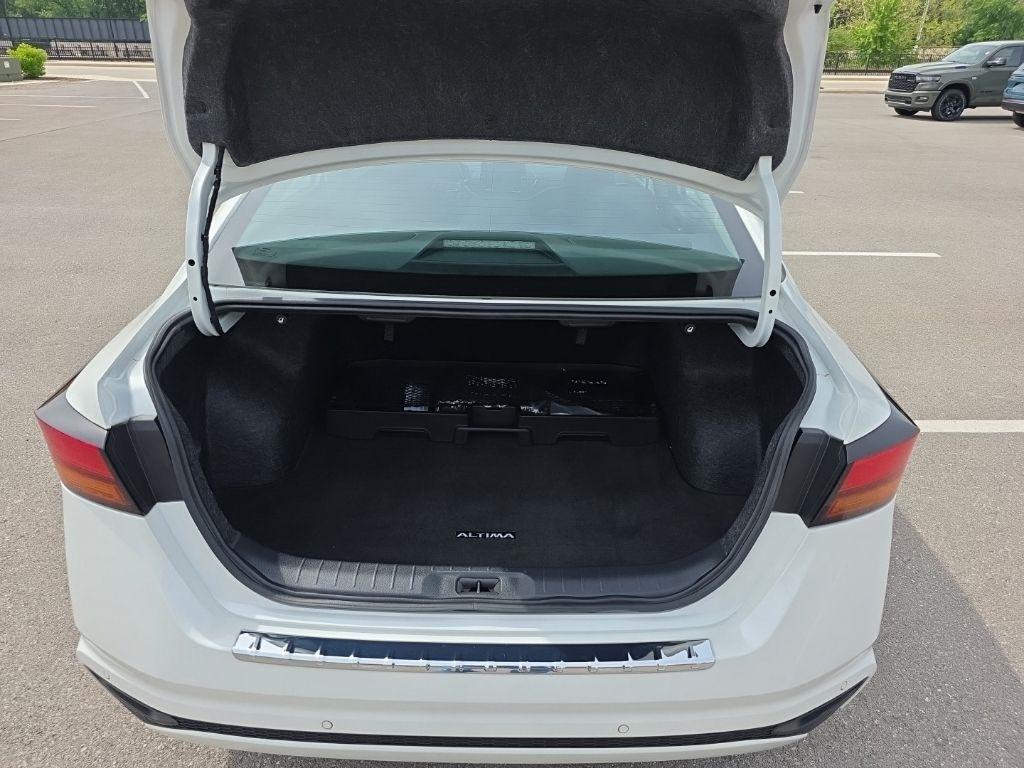 Nissan Altima  2023