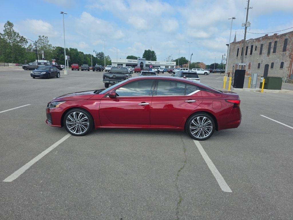 Nissan Altima  2023