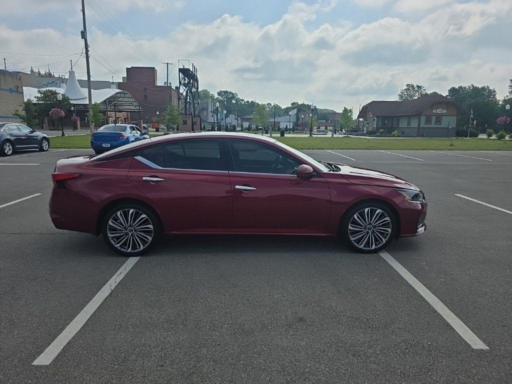 Nissan Altima  2023