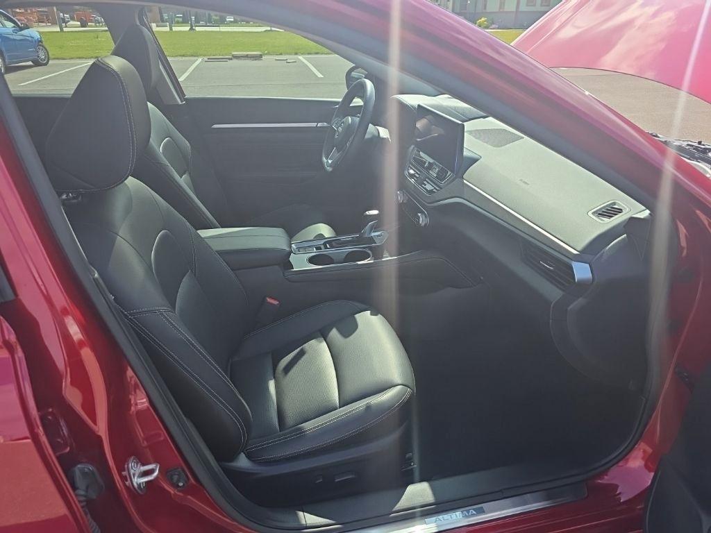 Nissan Altima  2023
