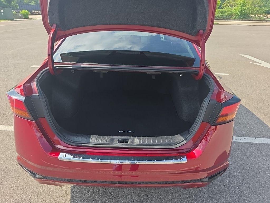 Nissan Altima  2023
