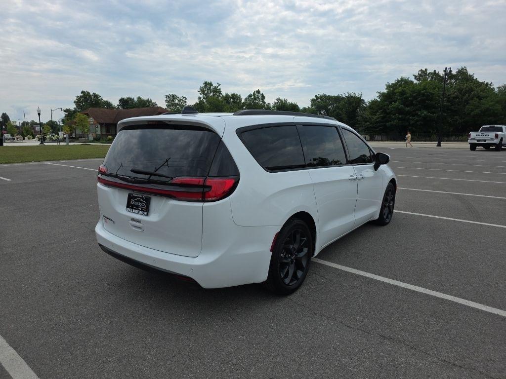 Chrysler Pacifica  2023