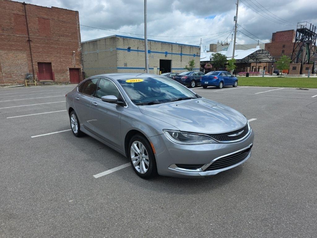 Chrysler 200  2016